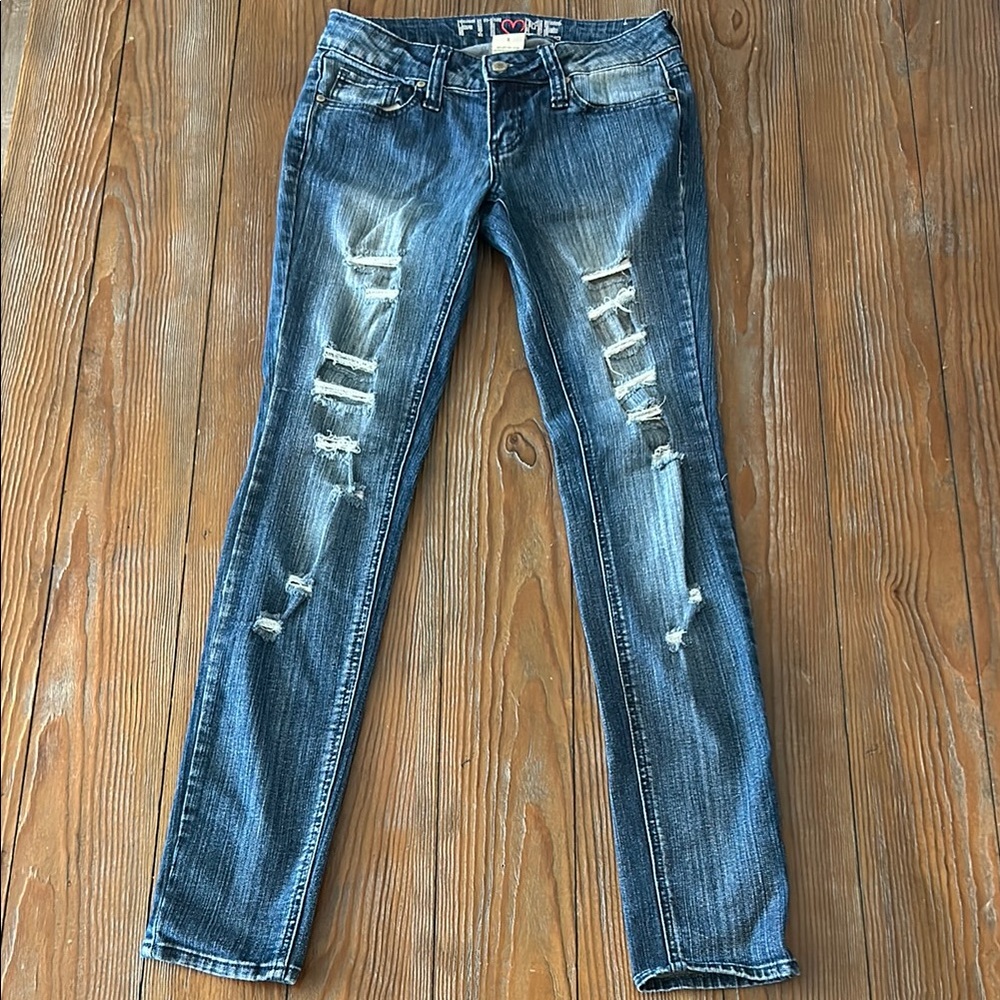 Blue Distressed Junior’s Jeans